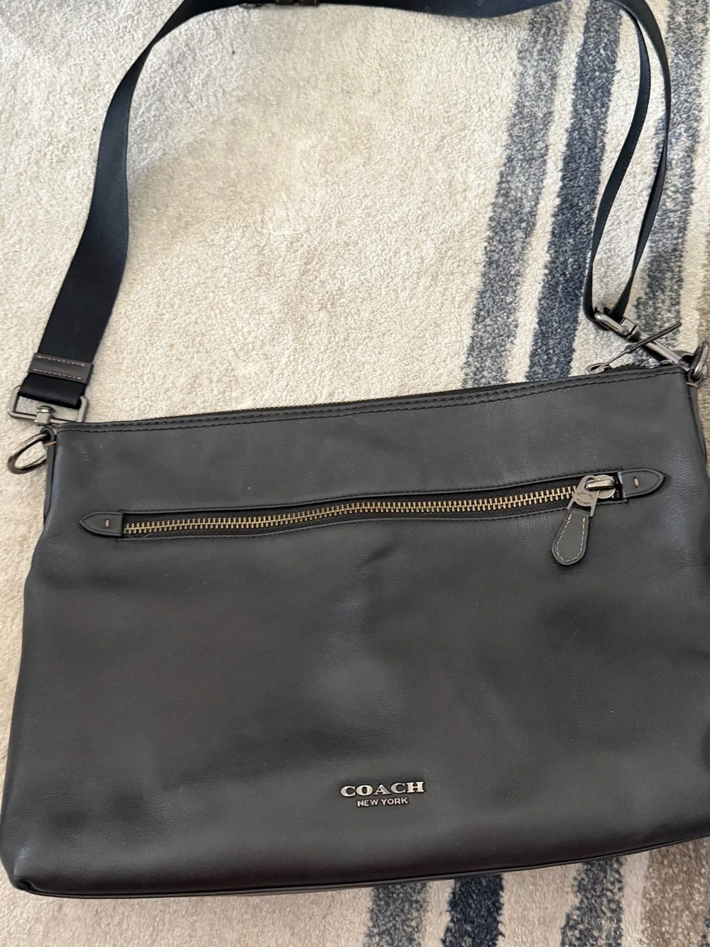 Coach Black Leather Crossbody Messenger Bag with Front Zip strap missing clip
